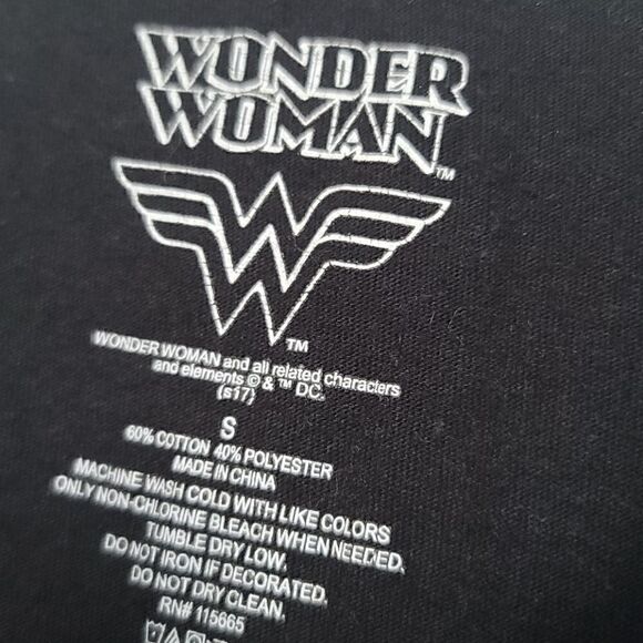 Wonder Woman Short Sleeve Shirt - Size S - Picture 3 of 4